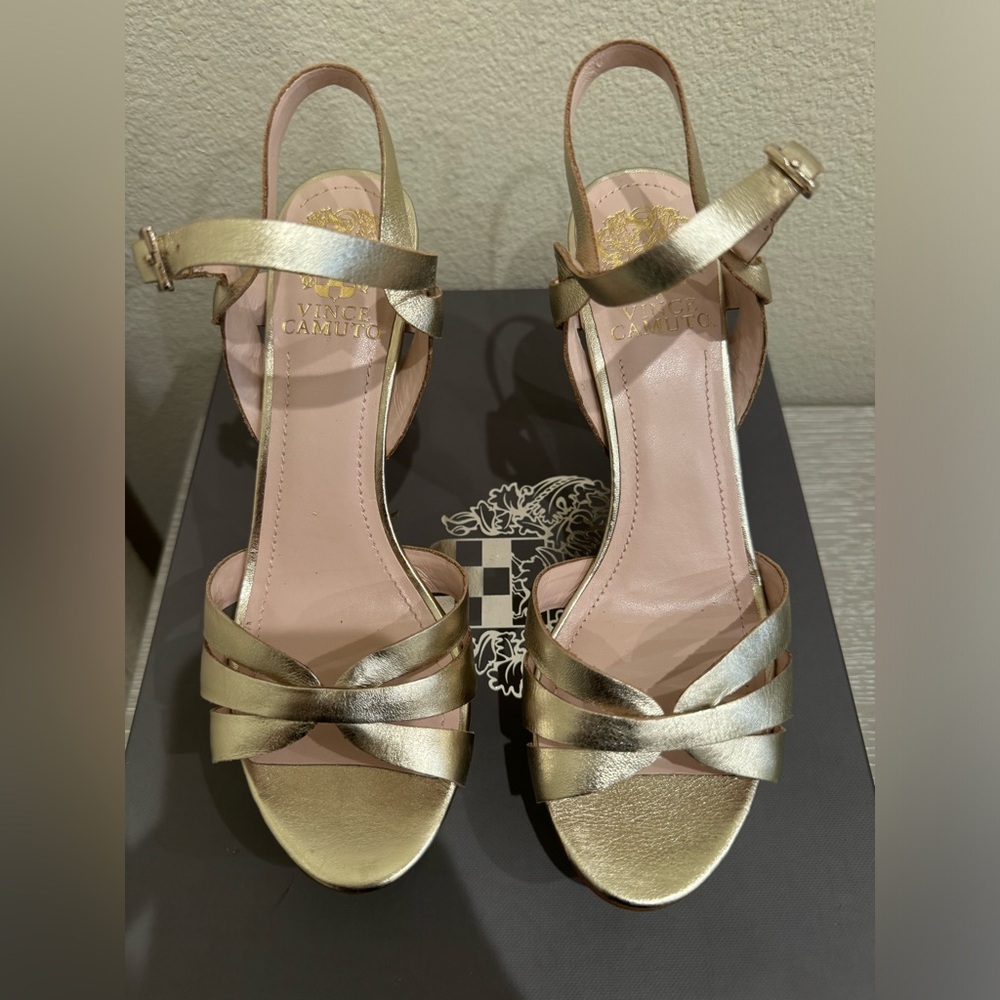 Vince Camuto Peppa Ankle Strap Platform Gold Sandal - Size 7.5 - Excellent